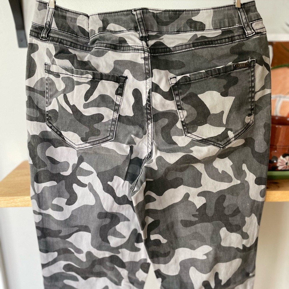G.I.L.I. Gray Camouflage Stretch Twill Pants Size 6 - Picture 6 of 9